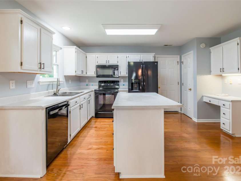 202 Pond View Lane, Fort Mill, SC 29715.  MLS# CAR4288681, YatesRealty ID 30705. 