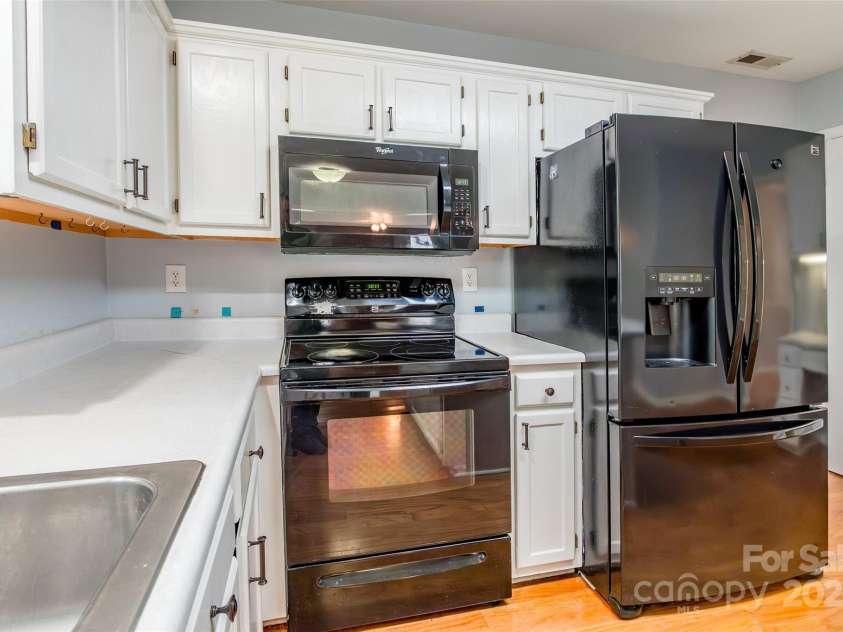 202 Pond View Lane, Fort Mill, SC 29715.  MLS# CAR4288681, YatesRealty ID 30705. 