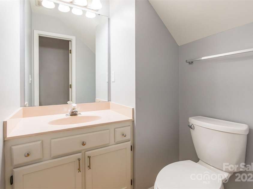 202 Pond View Lane, Fort Mill, SC 29715.  MLS# CAR4288681, YatesRealty ID 30705. 