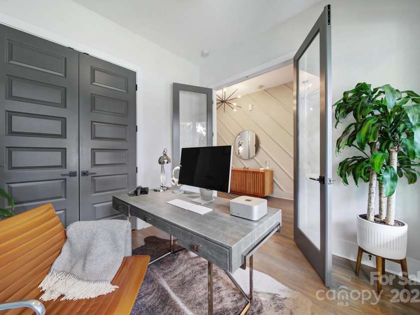 1813 Kenwood Avenue, Charlotte, NC 28205.  MLS# CAR4284001, YatesRealty ID 30707. 