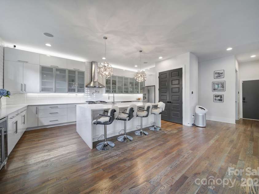 1813 Kenwood Avenue, Charlotte, NC 28205.  MLS# CAR4284001, YatesRealty ID 30707. 