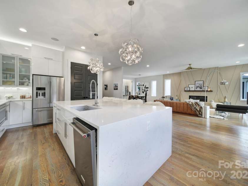 1813 Kenwood Avenue, Charlotte, NC 28205.  MLS# CAR4284001, YatesRealty ID 30707. 