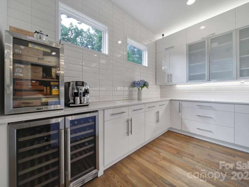 1813 Kenwood Avenue, Charlotte, NC 28205.  MLS# CAR4284001, YatesRealty ID 30707. 