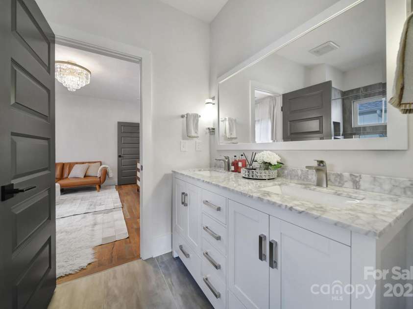 1813 Kenwood Avenue, Charlotte, NC 28205.  MLS# CAR4284001, YatesRealty ID 30707. 