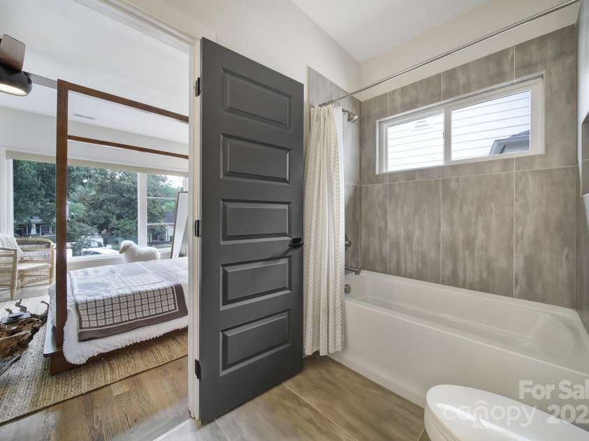 1813 Kenwood Avenue, Charlotte, NC 28205.  MLS# CAR4284001, YatesRealty ID 30707. 