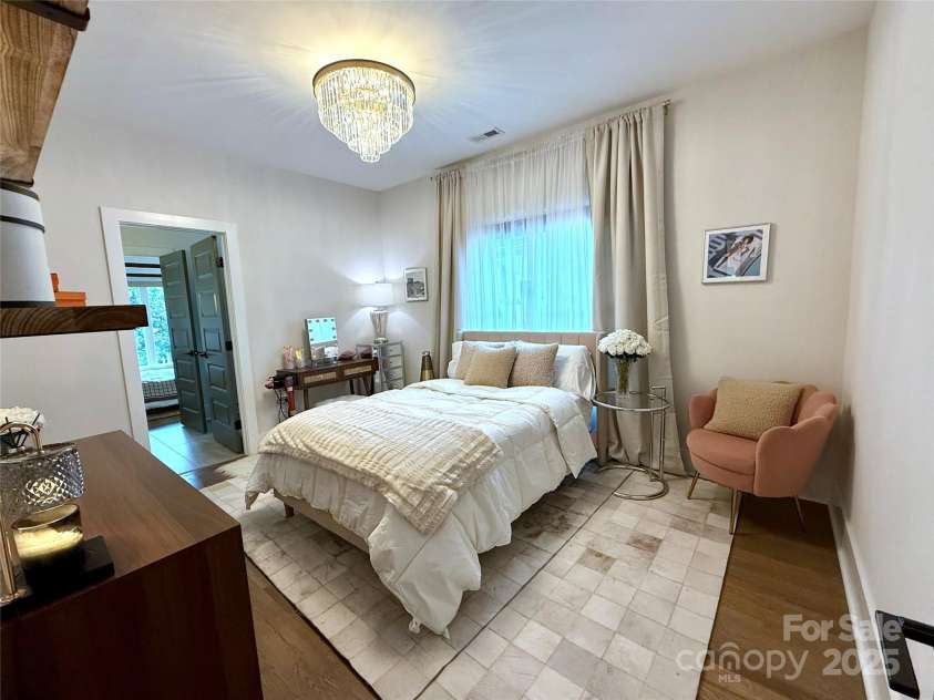 1813 Kenwood Avenue, Charlotte, NC 28205.  MLS# CAR4284001, YatesRealty ID 30707. 