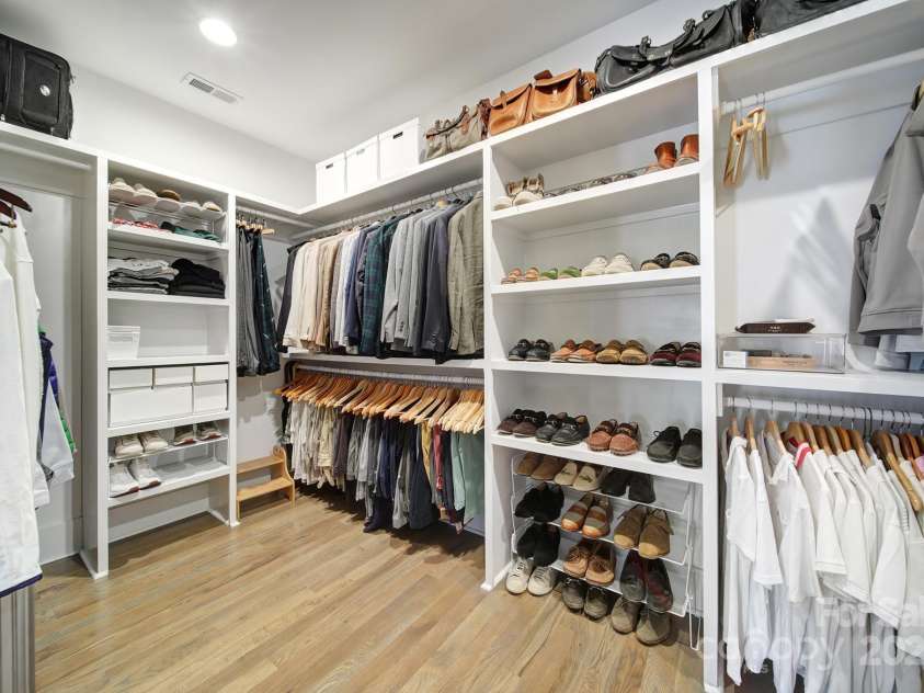 1813 Kenwood Avenue, Charlotte, NC 28205.  MLS# CAR4284001, YatesRealty ID 30707. 