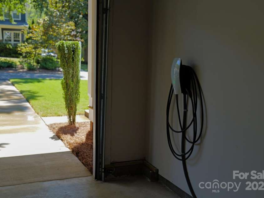 1813 Kenwood Avenue, Charlotte, NC 28205.  MLS# CAR4284001, YatesRealty ID 30707. 