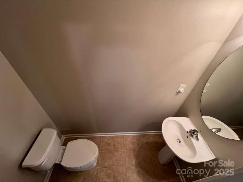155 Limerick Road, Mooresville, NC 28115.  MLS# CAR4284761, YatesRealty ID 30708. The main level has a powder room.