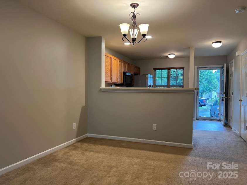 155 Limerick Road, Mooresville, NC 28115.  MLS# CAR4284761, YatesRealty ID 30708. There is a dining area close to the breakfast bar and kitchen.
