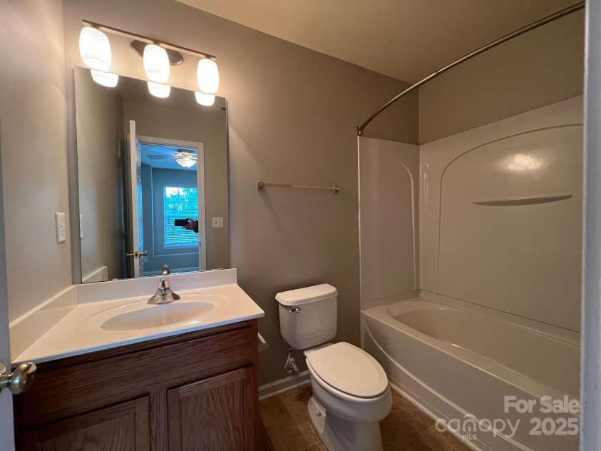 155 Limerick Road, Mooresville, NC 28115.  MLS# CAR4284761, YatesRealty ID 30708. This is the ensuite bathroom for the back bedroom.