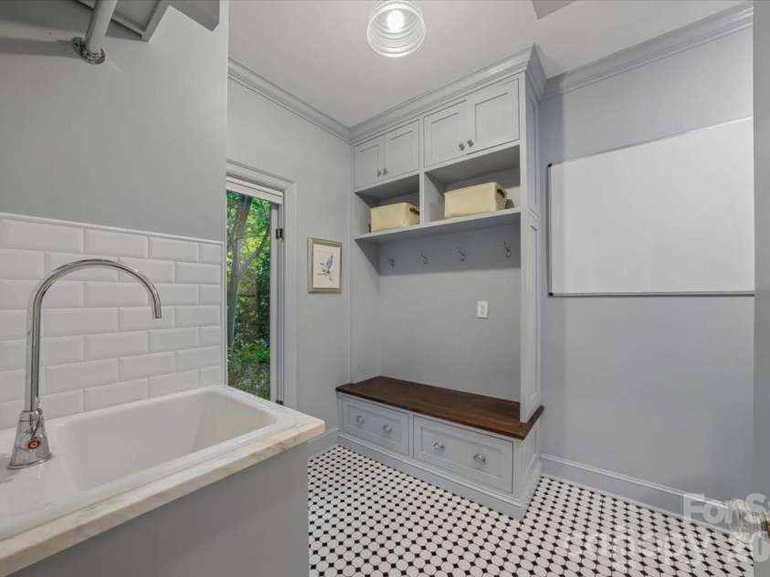 5631 Colony Road, Charlotte, NC 28226.  MLS# CAR4379598, YatesRealty ID 30708. 