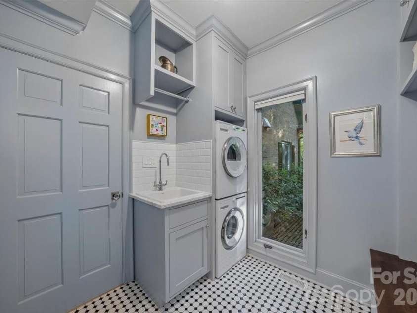 5631 Colony Road, Charlotte, NC 28226.  MLS# CAR4379598, YatesRealty ID 30708. 