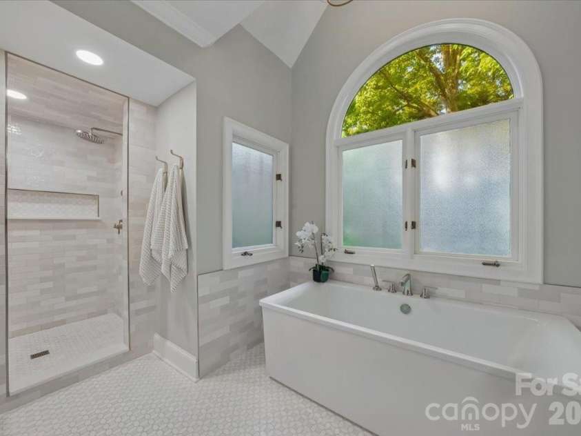 5631 Colony Road, Charlotte, NC 28226.  MLS# CAR4379598, YatesRealty ID 30708. 