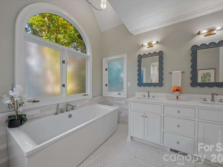 5631 Colony Road, Charlotte, NC 28226.  MLS# CAR4379598, YatesRealty ID 30708. 