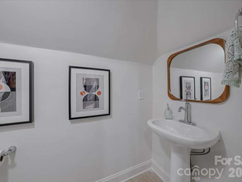 5631 Colony Road, Charlotte, NC 28226.  MLS# CAR4379598, YatesRealty ID 30708. 