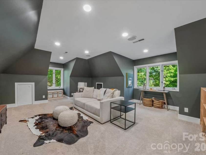 5631 Colony Road, Charlotte, NC 28226.  MLS# CAR4379598, YatesRealty ID 30708. 