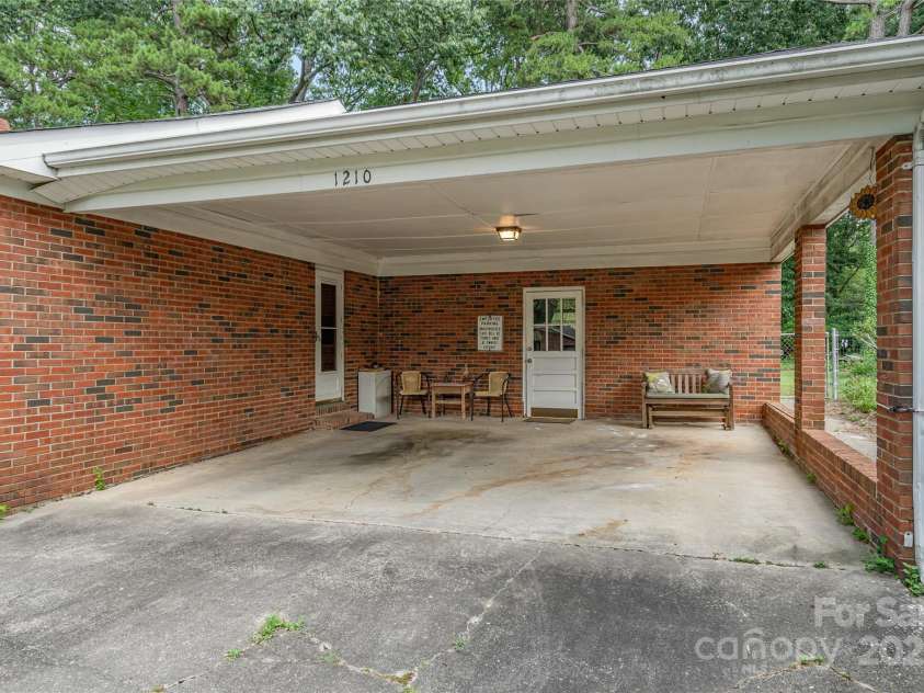 1210 Shady Bluff Drive, Charlotte, NC 28211.  MLS# CAR4280604, YatesRealty ID 30709. 2 car carport