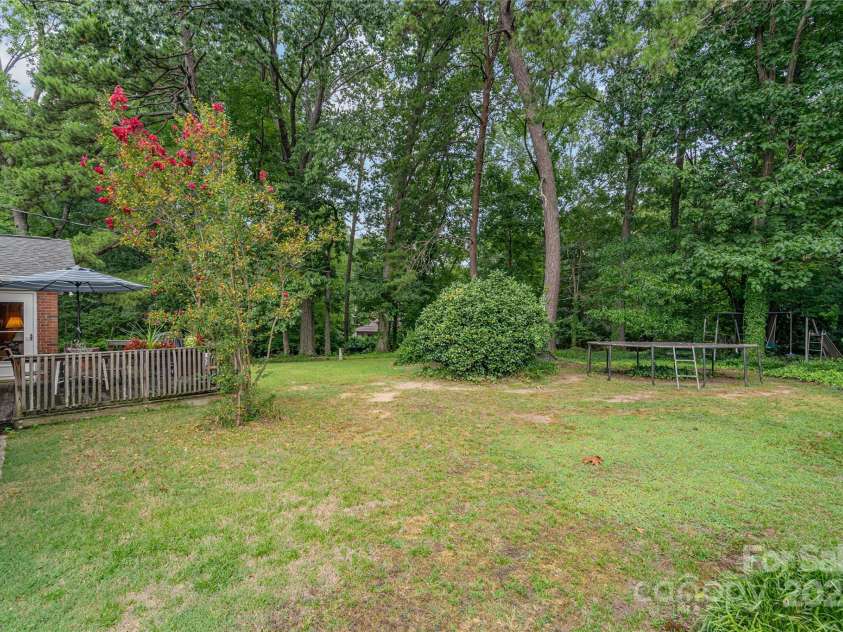 1210 Shady Bluff Drive, Charlotte, NC 28211.  MLS# CAR4280604, YatesRealty ID 30709. Back Yard