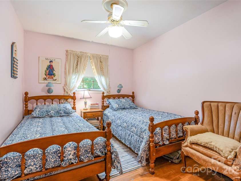 1210 Shady Bluff Drive, Charlotte, NC 28211.  MLS# CAR4280604, YatesRealty ID 30709. Bedroom #4