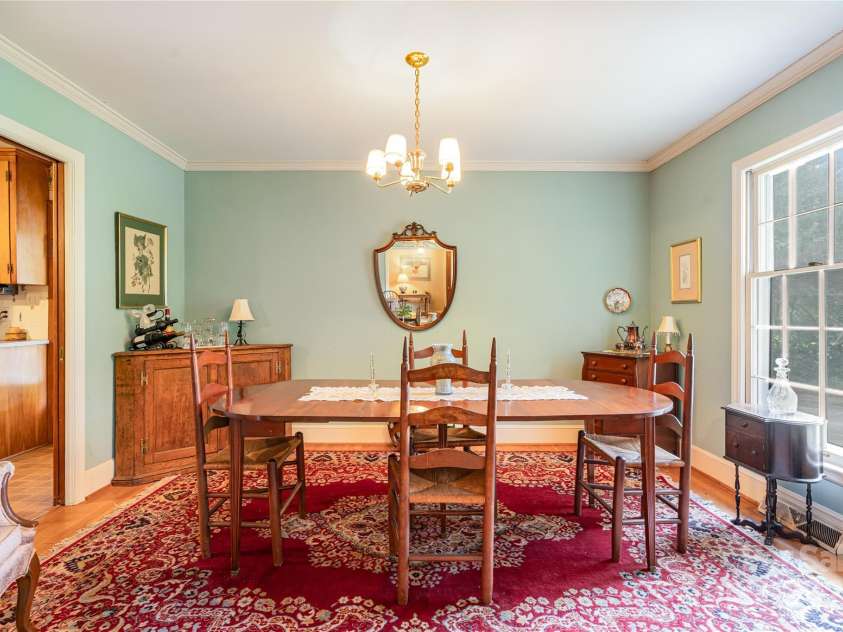 1210 Shady Bluff Drive, Charlotte, NC 28211.  MLS# CAR4280604, YatesRealty ID 30709. Dining Room