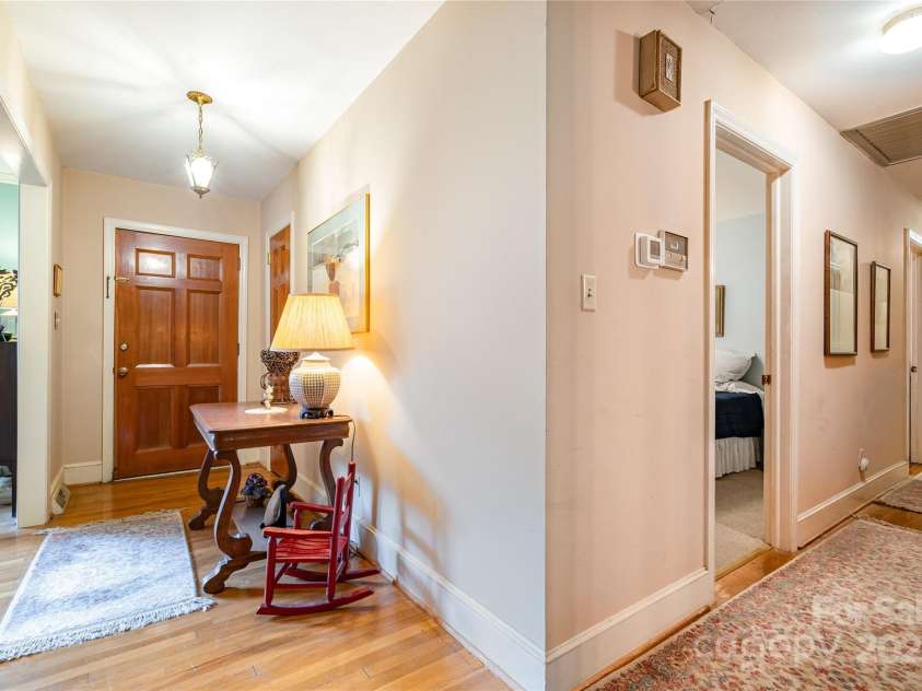 1210 Shady Bluff Drive, Charlotte, NC 28211.  MLS# CAR4280604, YatesRealty ID 30709. Entry