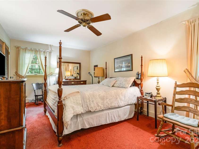 1210 Shady Bluff Drive, Charlotte, NC 28211.  MLS# CAR4280604, YatesRealty ID 30709. Primay Bedroom - hardwoods under all carpet