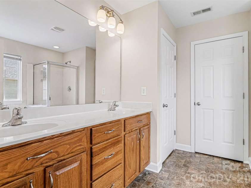 1392 Bottle Brush Lane, Harrisburg, NC 28075.  MLS# CAR4357534, YatesRealty ID 30709. Upper Level Primary Full Bath