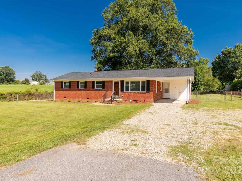 1156 Suttle Road, Lancaster, SC 29720.  MLS# CAR4309265, YatesRealty ID 30710. 