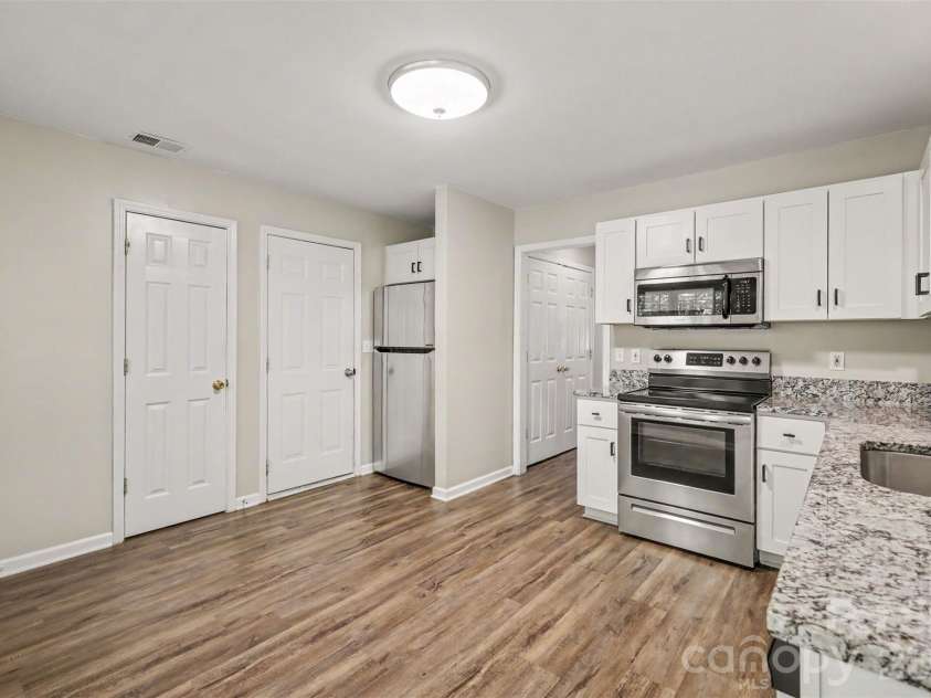 705 Pawley Drive, Charlotte, NC 28214.  MLS# CAR4383545, YatesRealty ID 30710. 