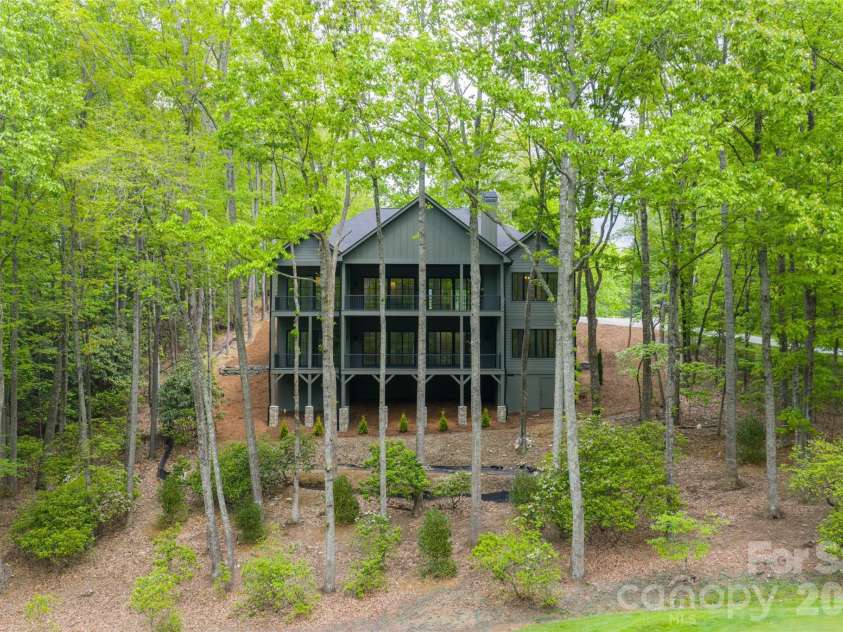99 Little Cherokee Ridge, Hendersonville, NC 28739.  MLS# CAR4375910, YatesRealty ID 30711. 