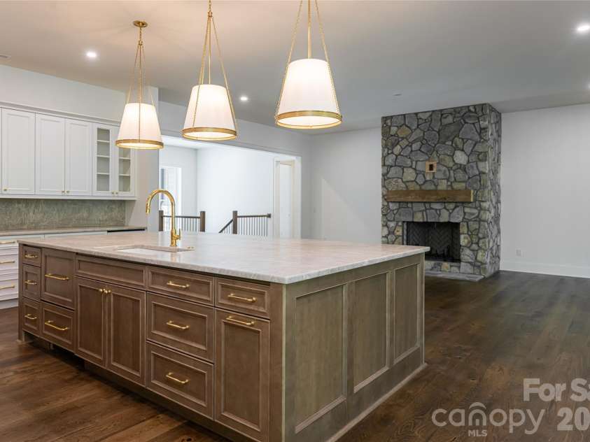 99 Little Cherokee Ridge, Hendersonville, NC 28739.  MLS# CAR4375910, YatesRealty ID 30711. Chef's Kitchen