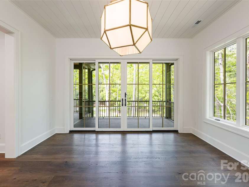 99 Little Cherokee Ridge, Hendersonville, NC 28739.  MLS# CAR4375910, YatesRealty ID 30711. Dining Room