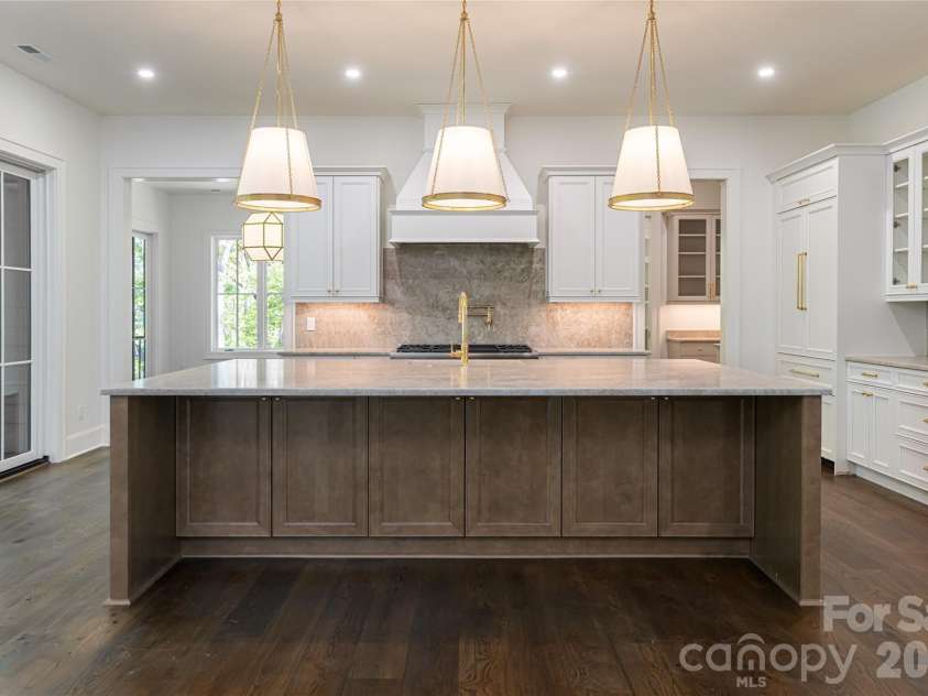 99 Little Cherokee Ridge, Hendersonville, NC 28739.  MLS# CAR4375910, YatesRealty ID 30711. Kitchen
