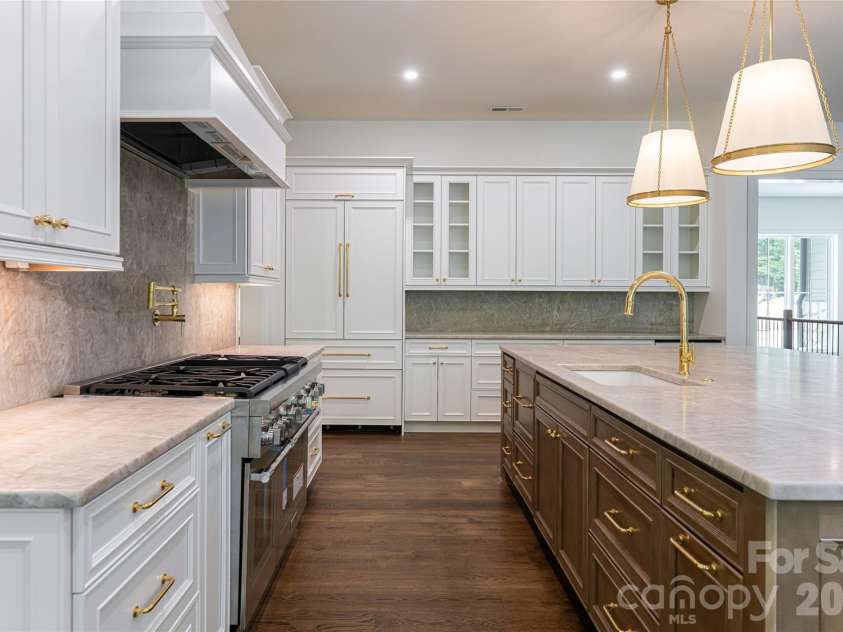 99 Little Cherokee Ridge, Hendersonville, NC 28739.  MLS# CAR4375910, YatesRealty ID 30711. Kitchen