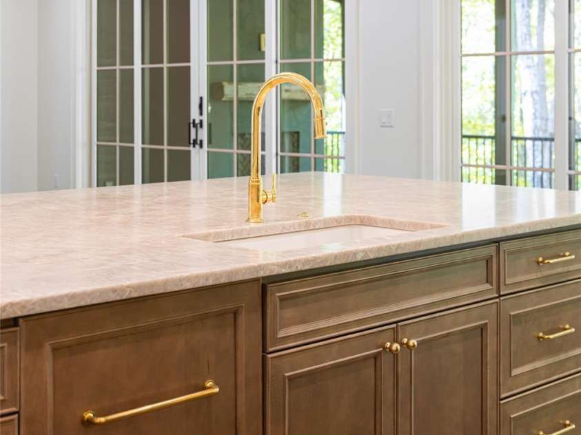 99 Little Cherokee Ridge, Hendersonville, NC 28739.  MLS# CAR4375910, YatesRealty ID 30711. Kitchen