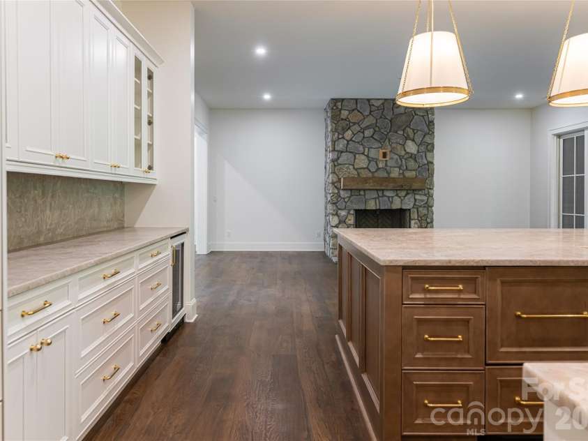 99 Little Cherokee Ridge, Hendersonville, NC 28739.  MLS# CAR4375910, YatesRealty ID 30711. Kitchen