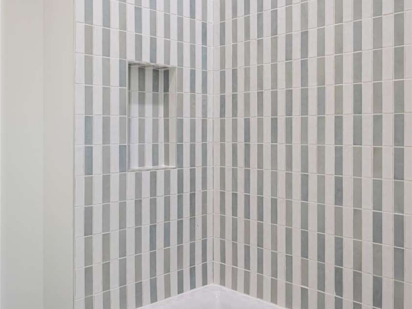 99 Little Cherokee Ridge, Hendersonville, NC 28739.  MLS# CAR4375910, YatesRealty ID 30711. Lower Level Guest Bathroom