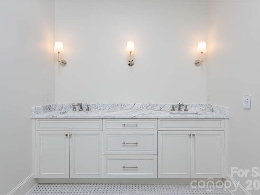 99 Little Cherokee Ridge, Hendersonville, NC 28739.  MLS# CAR4375910, YatesRealty ID 30711. Primary Bathroom