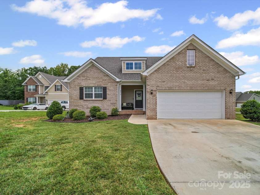 8810 Crape Myrtle Drive, Stanfield, NC 28163.  MLS# CAR4279417, YatesRealty ID 30712. Welcome Home!!