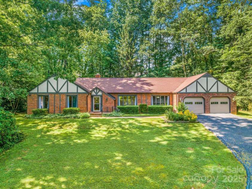 119 Yardley Court, Hendersonville, NC 28739.  MLS# CAR4285424, YatesRealty ID 30713. 