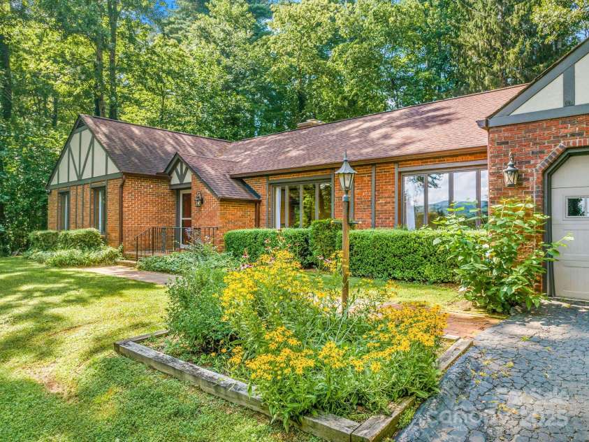 119 Yardley Court, Hendersonville, NC 28739.  MLS# CAR4285424, YatesRealty ID 30713. 