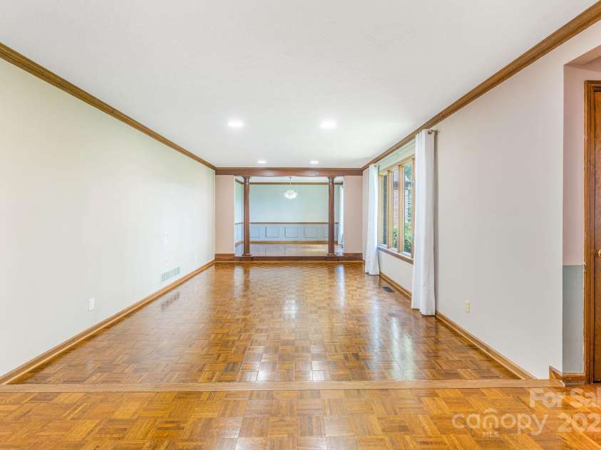 119 Yardley Court, Hendersonville, NC 28739.  MLS# CAR4285424, YatesRealty ID 30713. Living Room