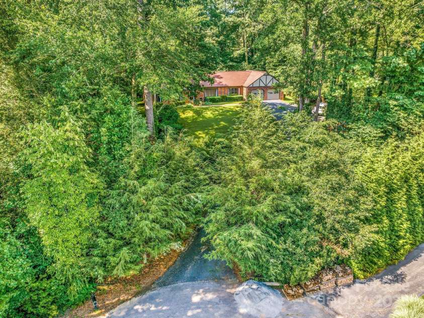 119 Yardley Court, Hendersonville, NC 28739.  MLS# CAR4285424, YatesRealty ID 30713. Private lot on cul-de-sac