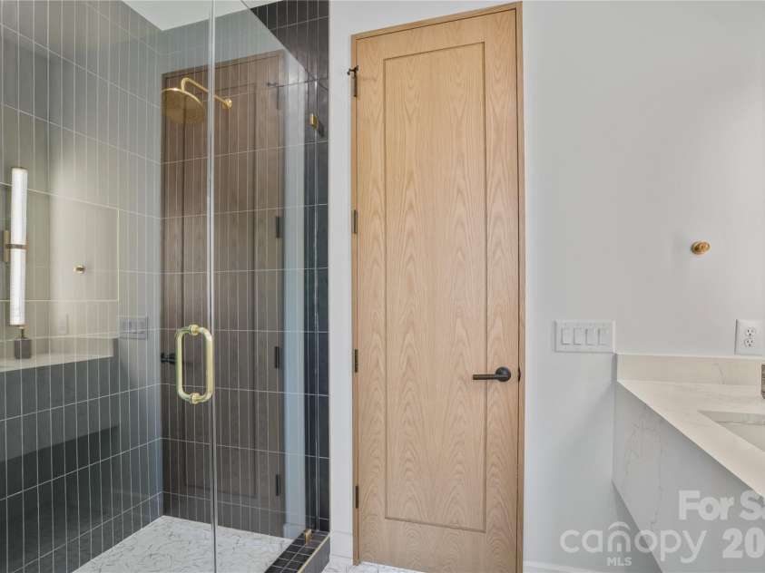 22554 John Gamble Road, Cornelius, NC 28031.  MLS# CAR4388658, YatesRealty ID 30713. Guest Bath