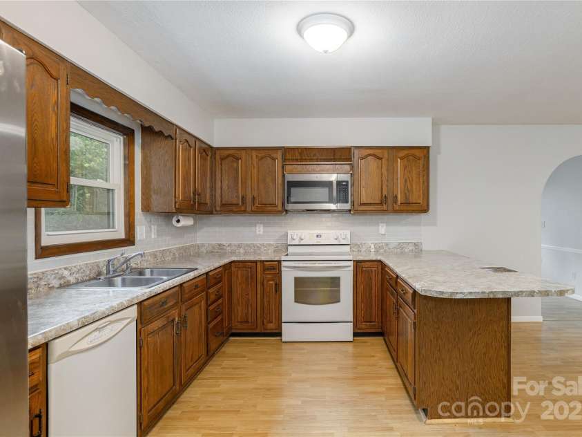 232 Stone Brook Drive, Hendersonville, NC 28791.  MLS# CAR4280883, YatesRealty ID 30718. 