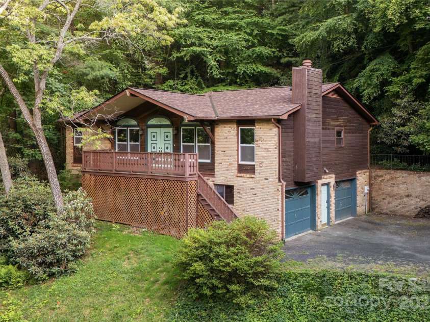 232 Stone Brook Drive, Hendersonville, NC 28791.  MLS# CAR4280883, YatesRealty ID 30718. 
