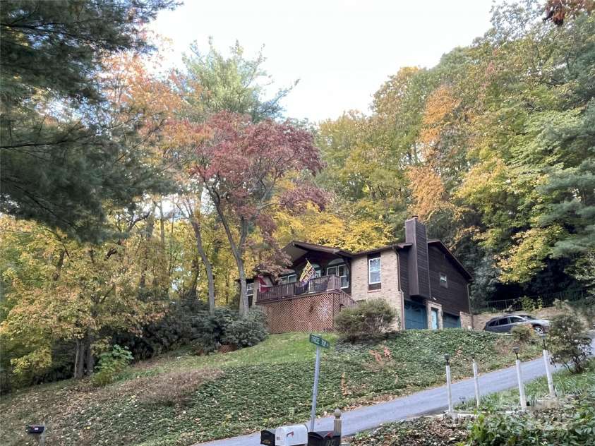 232 Stone Brook Drive, Hendersonville, NC 28791.  MLS# CAR4280883, YatesRealty ID 30718. Fall picture