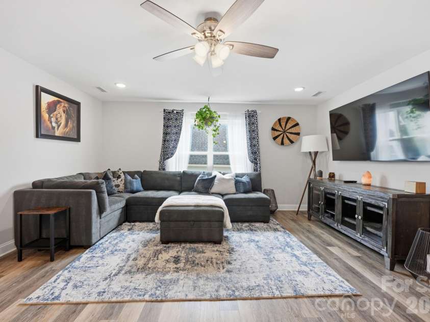 4701 Trostan Turn Turn, Kannapolis, NC 28081.  MLS# CAR4388277, YatesRealty ID 30718. 2nd floor loft