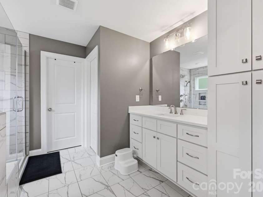 4701 Trostan Turn Turn, Kannapolis, NC 28081.  MLS# CAR4388277, YatesRealty ID 30718. 2nd vanity primary